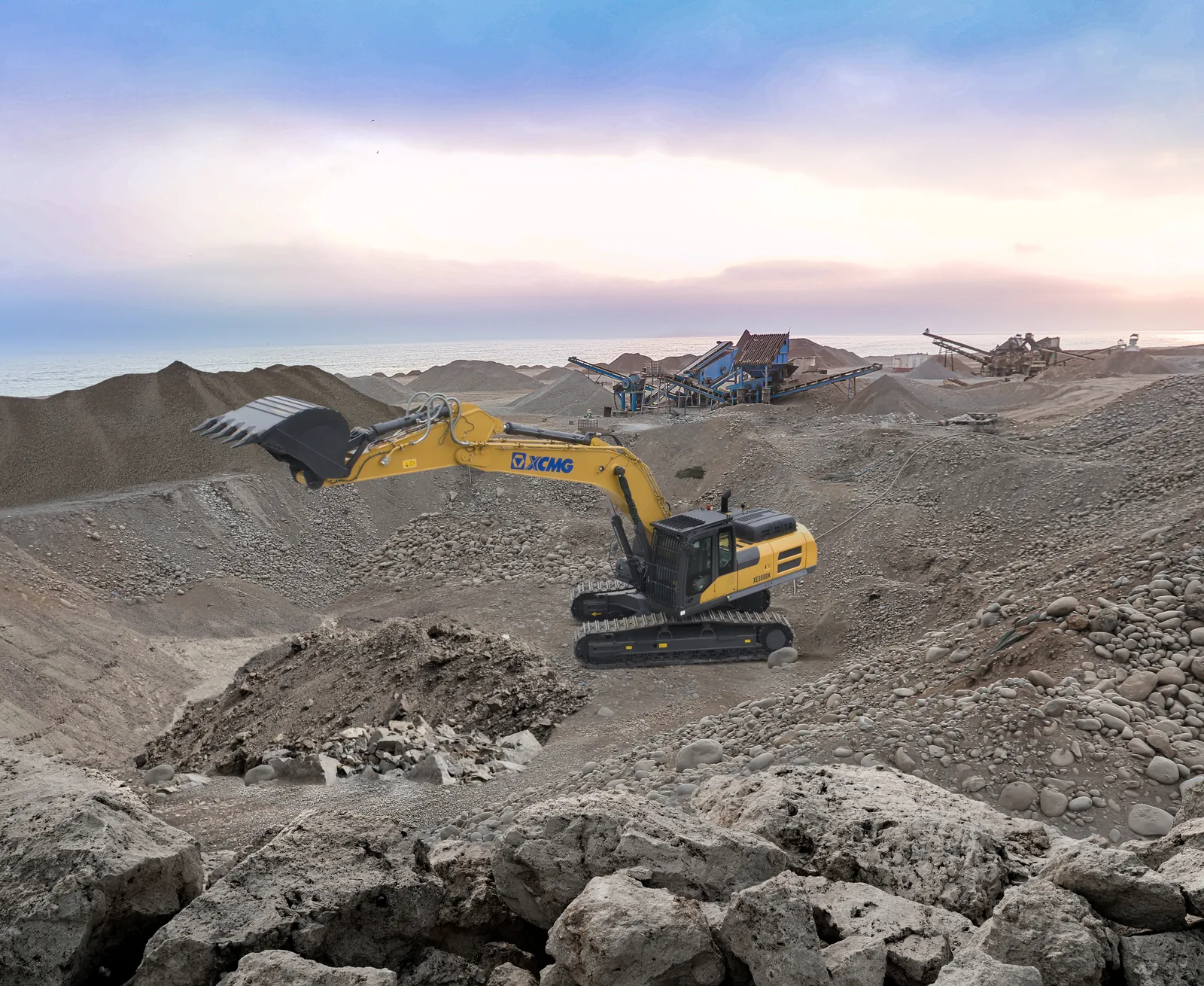 Excavadora sobre orugas XCMG XE380DK trabajando en obra